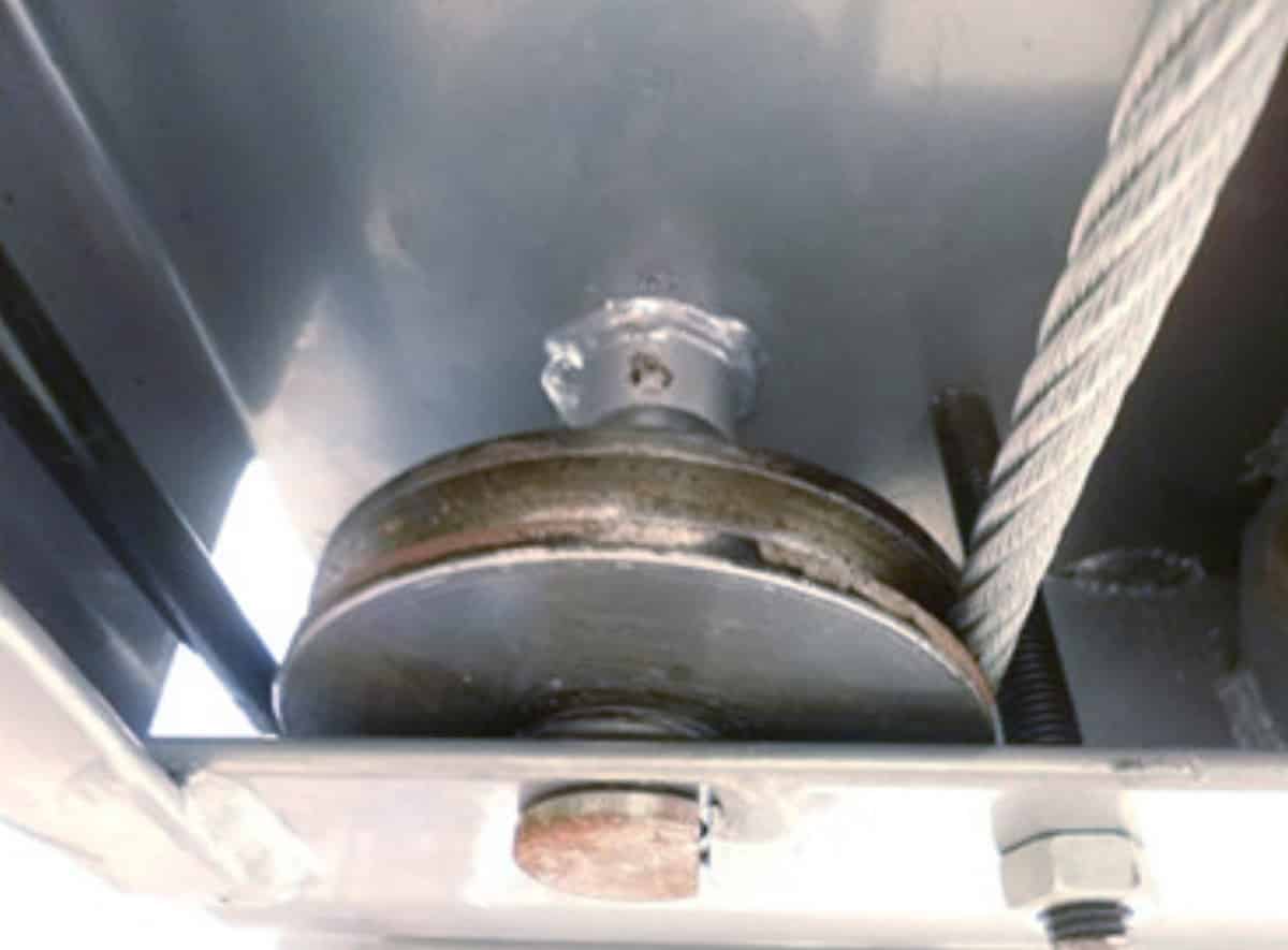 重慶成都四柱簡(jiǎn)易升降立體停車設(shè)備滑輪.jpg